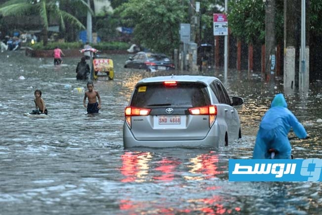 السلطات الفلبينية: إجلاء 70 ألف شخص وفقدان اثنين بسبب الفيضانات