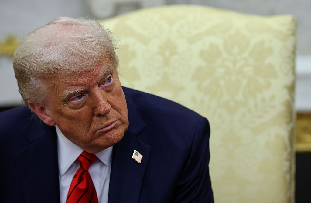 Markets, rand stronger as Trump backtracks on Fed attack, China tariffs