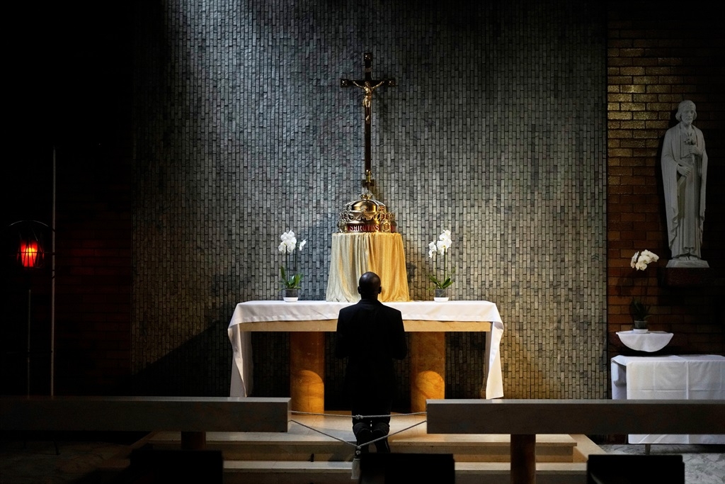 A World in mourning: Pope Francis lies in state as tributes pour in