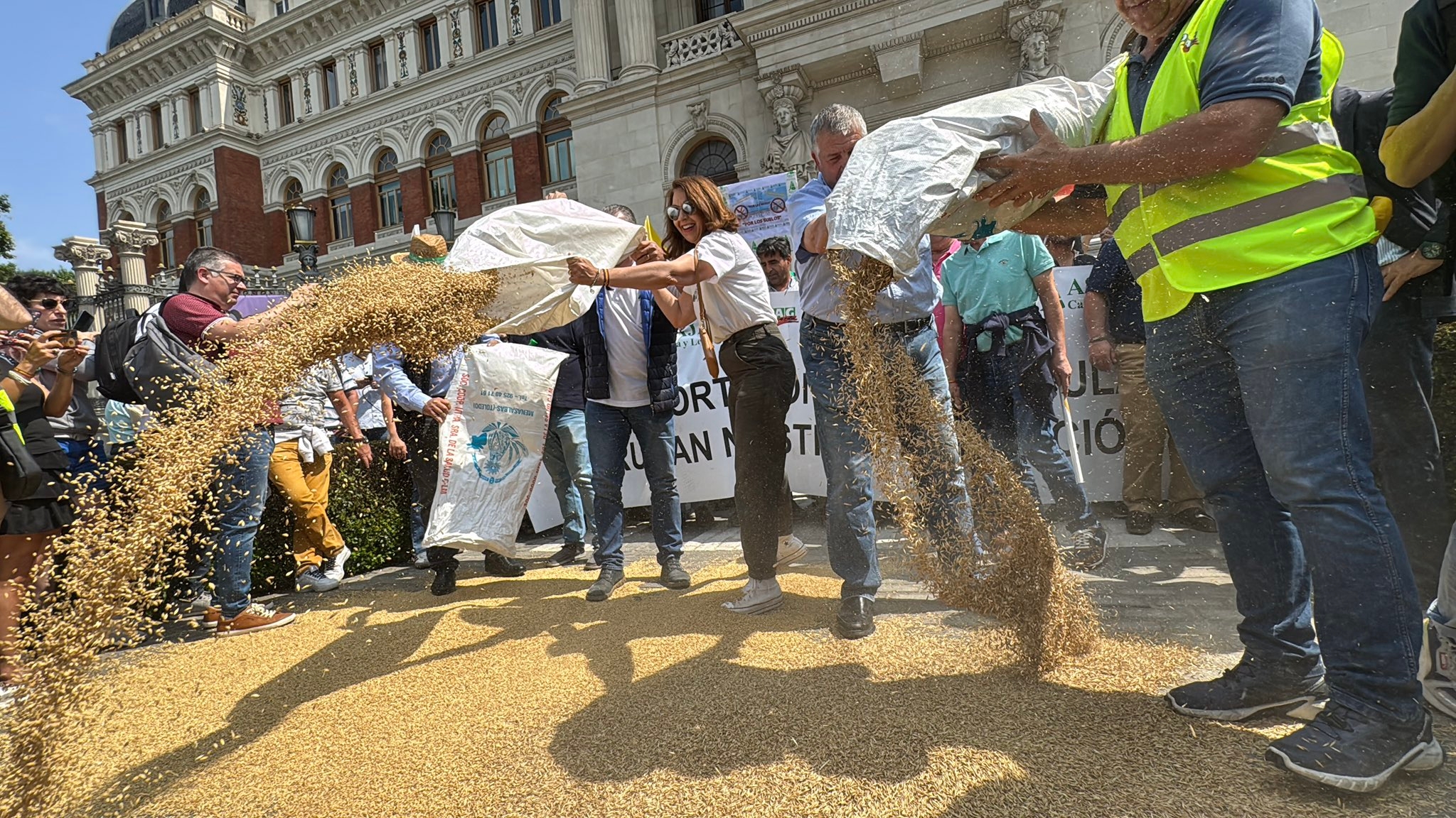 Spanish farmers protest over grain imports and fertiliser tariffs