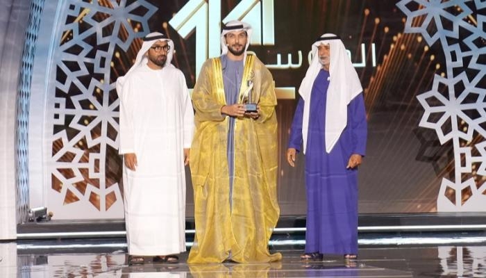 نهيان بن مبارك يتوج الإماراتي عبدالرحمن الحميري بلقب «أمير الشعراء»