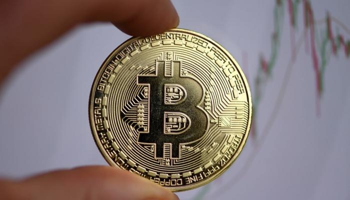بيتكوين تتراجع.. أكبر عملة مشفرة تنخفض 5.47%