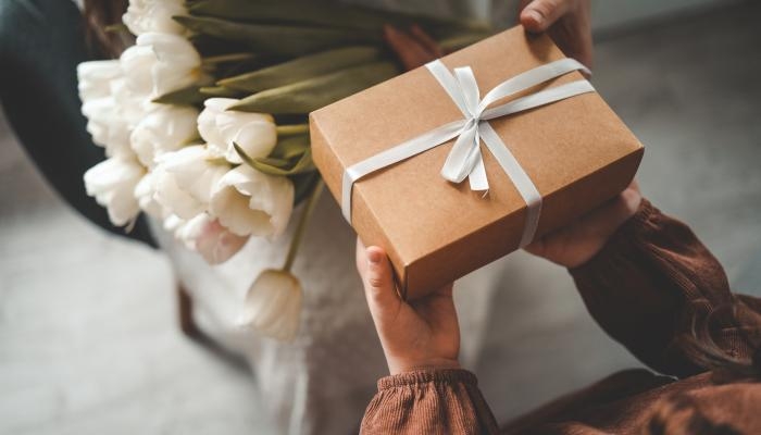 دليل شامل لهدايا عيد الأم 2025.. اقتصادية وعصرية تناسب جميع الميزانيات