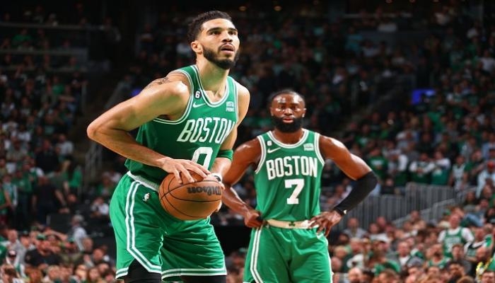 6.1 مليار دولار.. بيع البطل بصفقة قياسية في «NBA»