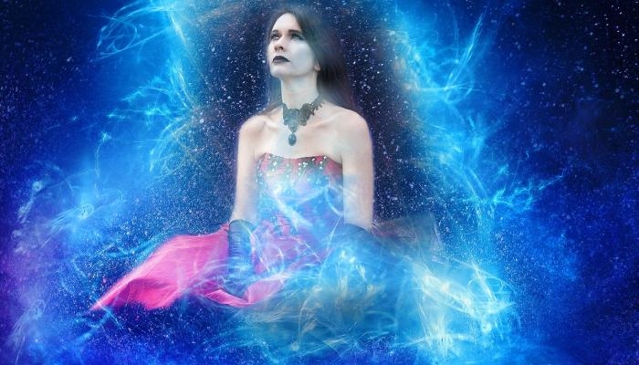 إمرأة تونسية تزعم استحضار الأرواح على الهواء مباشرة