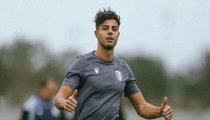 بذكريات ميلان.. هاشم مستور يخطف الأضواء في دوري بيكيه