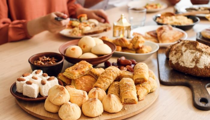 أضرار تناول الحلويات بكثرة خلال عيد الفطر.. مخاطر صحية لا تتجاهلها
