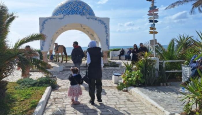 «القبلة» عادة اجتماعية ودينية راسخة تميز أهالي الحمامات التونسية