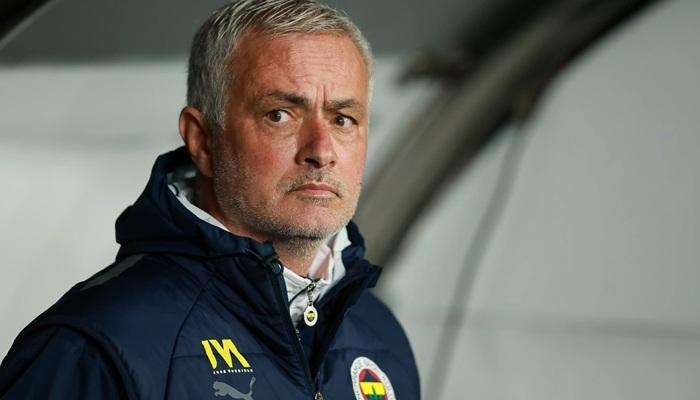 40 مليون يورو تنتظره.. هل يُطرد مورينيو من تركيا؟