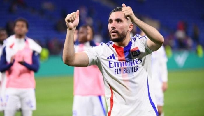 «حلمه الأكبر».. شرقي يغلق أبواب منتخب الجزائر بقصيدة فرنسية