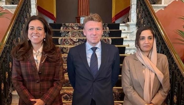 الإمارات وهولندا تؤكدان التزامهما بمواصلة عقد المشاورات السياسية بصورة منتظمة