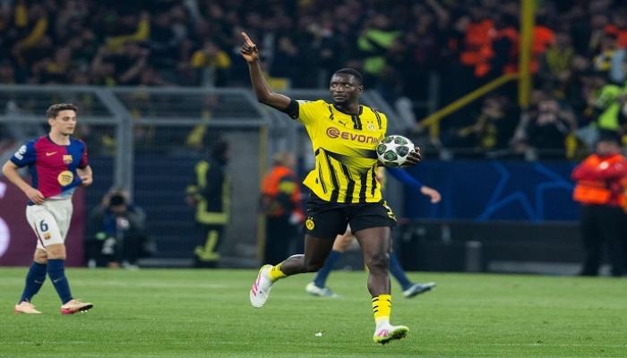 أحرج برشلونة وغادر.. «هاتريك» غيراسي يدخله تاريخ دوري أبطال أوروبا