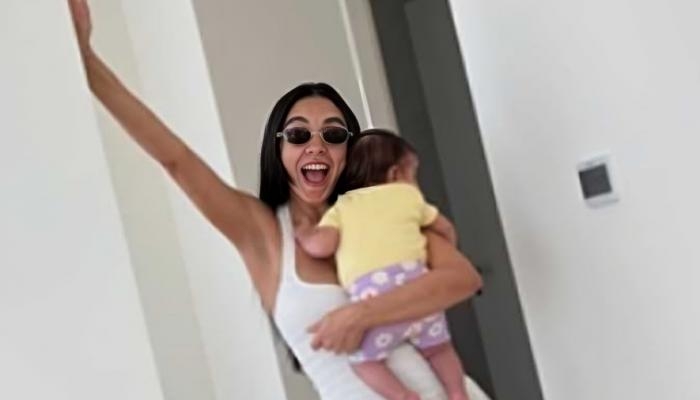 صورة عائلية.. سلمى أبوضيف تحتفل بظهور ابنتها لأول مرة