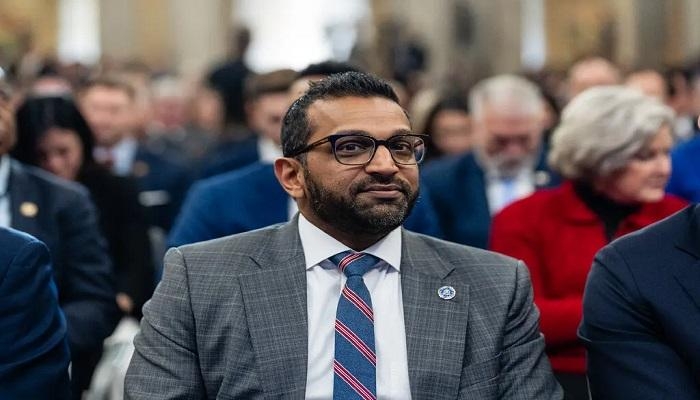 نجم يغازل الكاميرات.. كاش باتيل يكسر تقاليد الـ«إف بي آي»