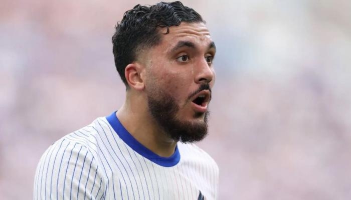 ميسي وأوزيل.. مُقارنات عالمية تبعد شرقي عن منتخب الجزائر