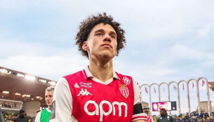 بعد تغيير وكيله.. هل يمثل أكليوش منتخب الجزائر؟