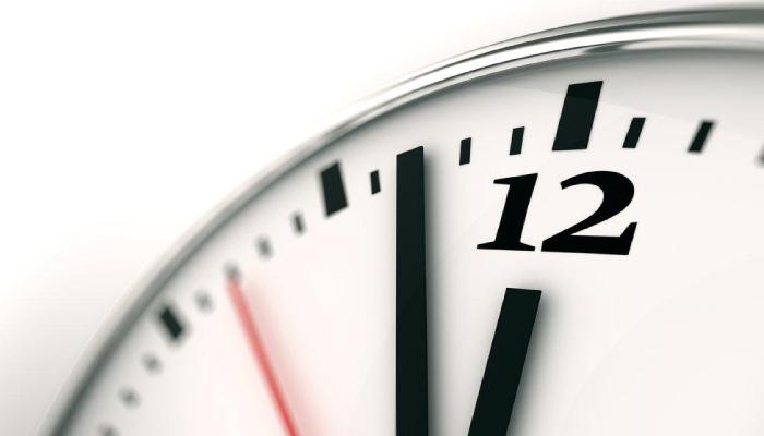بعد تطبيق التوقيت الصيفي: هل الساعة 12 أم 1؟.. ومواقيت الصلاة وفق النظام الجديد