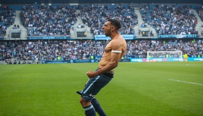 برأسية مذهلة.. أحمد حسن كوكا يتألق في الدوري الفرنسي (فيديو)