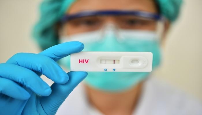 جريمة «الإيدز القاتل»: زوج يُتهم بقتل زوجته بعد نقله فيروس نقص المناعة