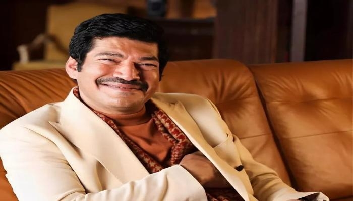 باسم سمرة كما لم نره من قبل: حديث عفوي مع والدته في منزل بسيط (فيديو)