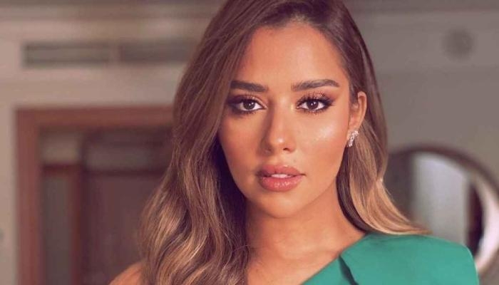 بعد تسع سنوات.. فستان زفاف بلقيس فتحي يعود للواجهة من جديد عبر مزاد خيري
