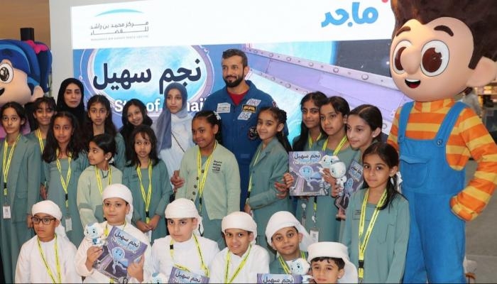 النيادي يوقّع «نجم سهيل» في معرض أبوظبي الدولي للكتاب