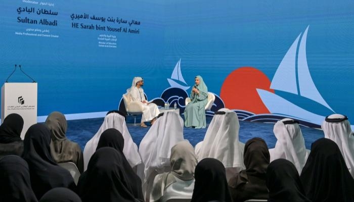 «وزيرة التربية الإماراتية» تستعرض تحولات قطاع التعليم في «أبوظبي للكتاب»