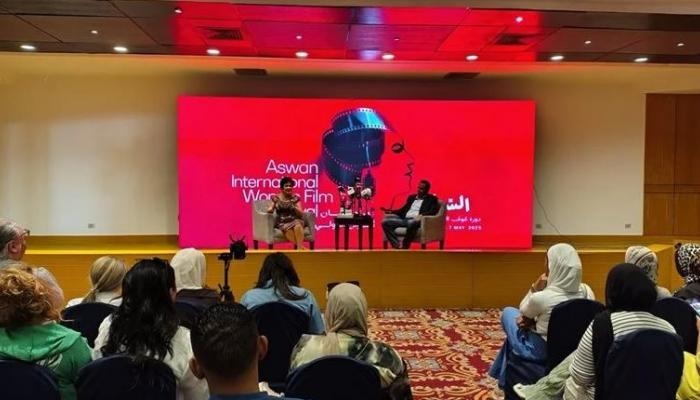 لبلبة: عادل إمام لم يحسد أحدًا قط.. والشائعات حول صحته مؤذية