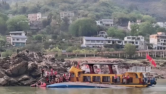 حادث مأساوي في الصين: غرق مركبين يُسفر عن قتلى ومصابين واستمرار البحث عن مفقود