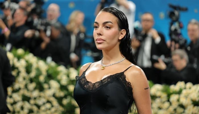 يشبه «ملابس النوم».. فستان جورجينا رودريغز في ميت غالا 2025 يثير ضجة