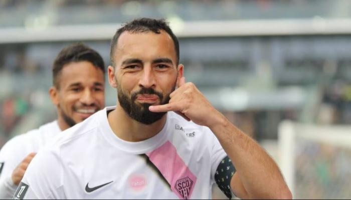 قبل معسكر يونيو.. عبدلي يفاجئ مدرب الجزائر