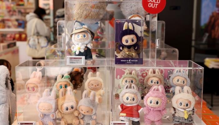 بسبب الازدحام أمام المتاجر البريطانية.. Pop Mart تُعلّق بيع دمية Labubu مؤقتا