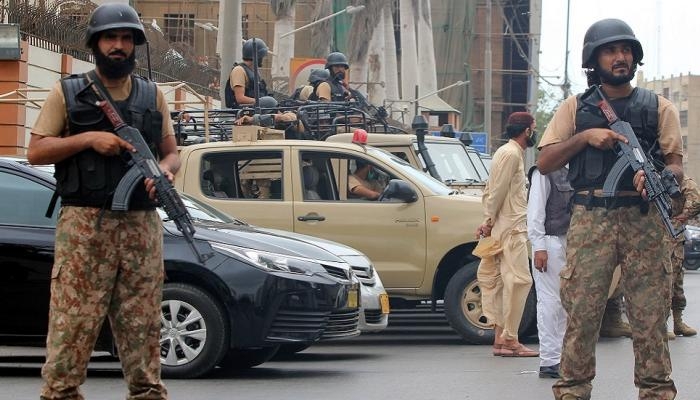 4 قتلى و30 مصابا في هجوم على حافلة مدرسية جنوب باكستان