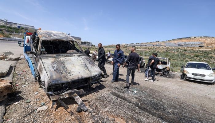 من بروقين لمغاير الدير..مستوطنون يطاردون فلسطينيين بالنار والتهجير