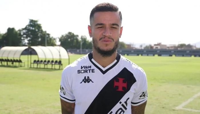 رد فعل غريب.. إطلاق نار يقطع مقابلة صحفية لكوتينيو في البرازيل (فيديو)