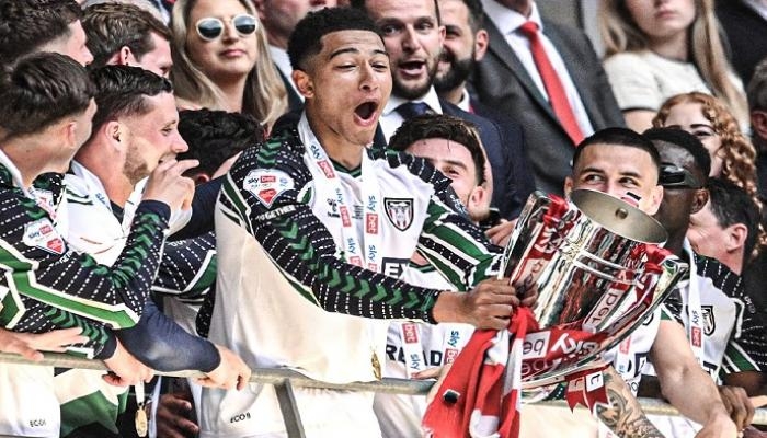 تهنئة عائلية.. بيلينغهام في البريميرليغ