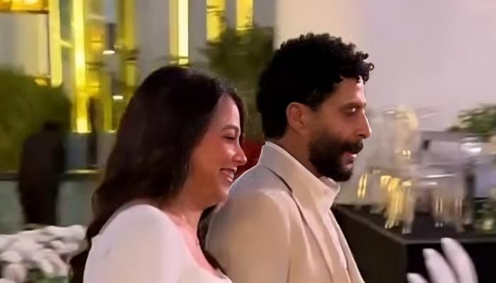 بإطلالة بيضاء.. خطوبة مصطفى منصور وهايدي رفعت في حفل عائلي خاص