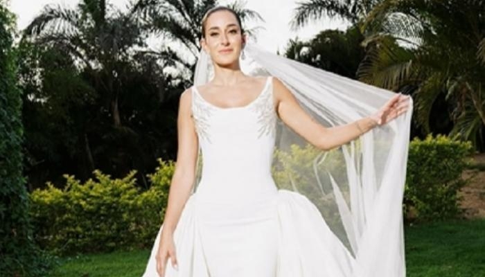 صور حفل زفاف أمينة خليل.. الفستان يخطف الأنظار