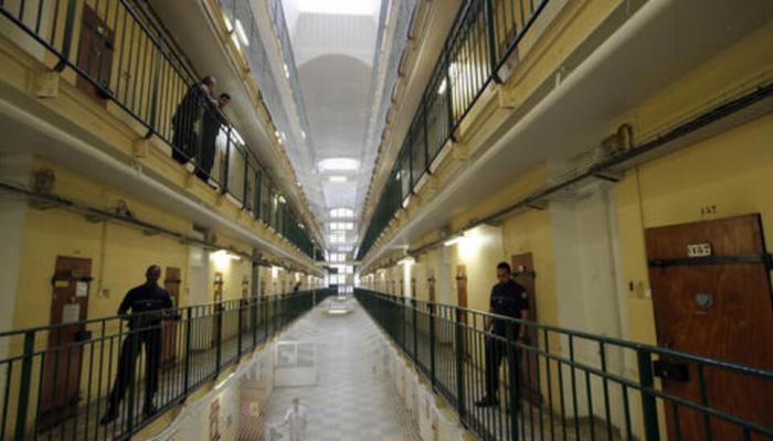سجون فرنسا «كاملة العدد».. وباريس تبحث عن حلول في شرق أوروبا