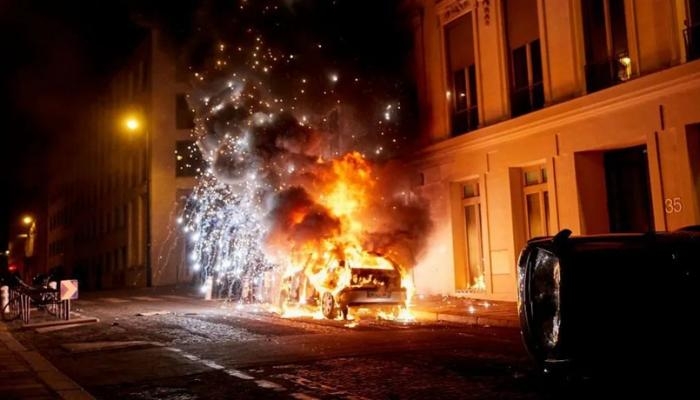 أحداث مأساوية تفسد إنجاز باريس سان جيرمان التاريخي (صور وفيديو)