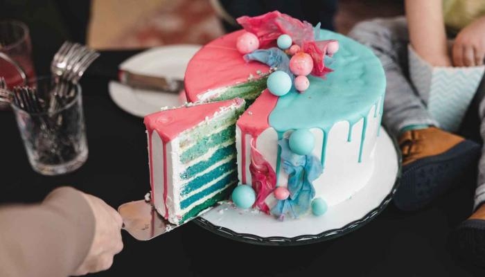 على ارتفاع 35 ألف قدم.. زوجان يكشفان جنس مولودهما