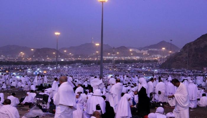 ليلة العاشر من ذي الحجة 2025: الحجاج يصلون مزدلفة وسط تنظيم رقمي وخدمات متكاملة