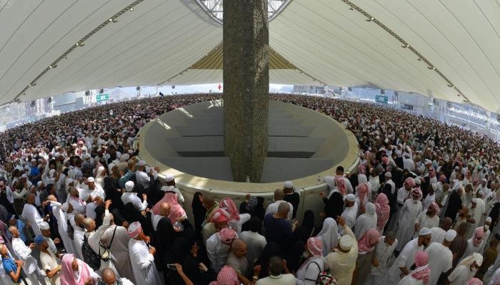 سيور وبوابات كهربائية.. أين تذهب حصى رمي الجمرات؟