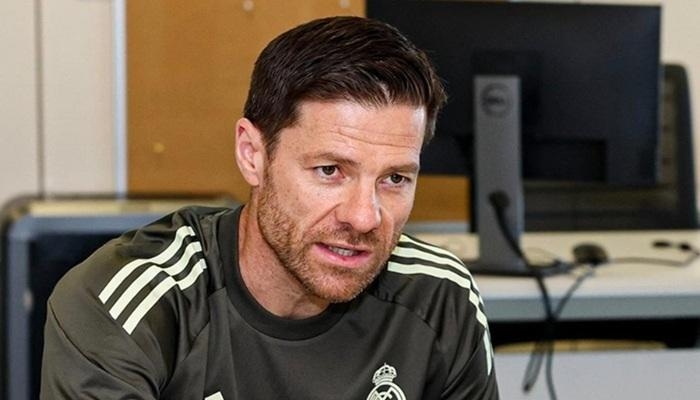 بـ4 لاعبين.. تشابي ألونسو يبدأ مهمته في ريال مدريد (فيديو)