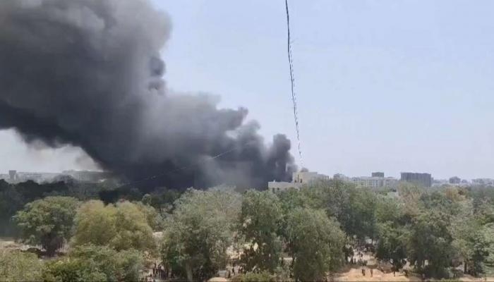 تحطم طائرة هندية تحمل 242 راكبا في مطار أحمد آباد