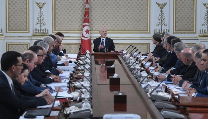 «فلول إخوان» تونس بالمؤسسات تحت المجهر.. وسعيد: لا مكان لهم