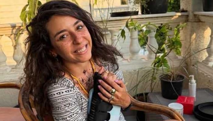 غطت جسدها بـ«وشوم الحنة».. من هي الفنانة سارة عبدالرحمن؟