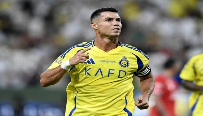 «الألعاب الإكترونية».. هل تعد دليلاً على استمرار رونالدو مع النصر؟