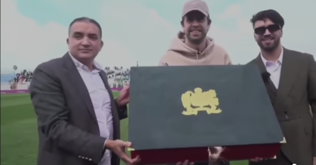 المقتريض والمالكي كرما بيكي باللباس التقليدي المغربي