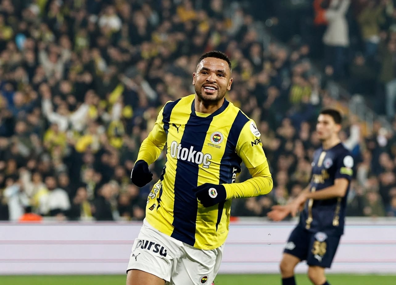 التعادل يحكم ديربي إسطنبول بين النصيري وأوسيمين